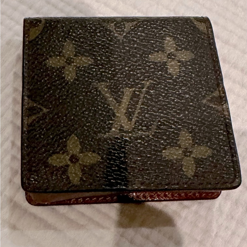 Brown 3x3 coin purse